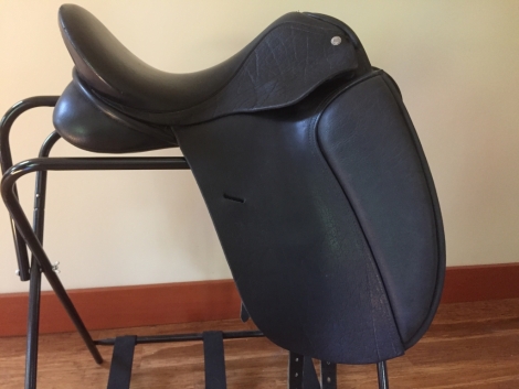 Tack ID: 567040 Ryder Dressage Saddle, Lux model, 17 inch seat, Wide - PhotoID: 153777 - Expires 08-Dec-2024 Days Left: 17