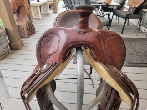 Tack ID: 567838 Clinton Anderson Saddle with Horn. Price Reduced! - PhotoID: 153264 - Expires 20-Dec-2024 Days Left: 147