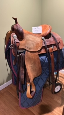 Tack ID: 568491 Martin all around saddle with extras. - PhotoID: 153338 - Expires 22-Sep-2024 Days Left: 15