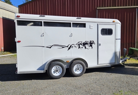 Tack ID: 568585 2001 Circle J  3 horse slant trailer with 2 tack rooms - PhotoID: 153185 - Expires 04-Sep-2024 Days Left: 40