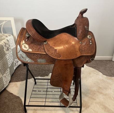 Tack ID: 568683 Circle Y Equitation Show Saddle-Gently Used - PhotoID: 153321 - Expires 22-Sep-2024 Days Left: 15