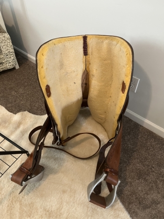 Tack ID: 568683 Circle Y Equitation Show Saddle-Gently Used - PhotoID: 153322 - Expires 22-Sep-2024 Days Left: 15