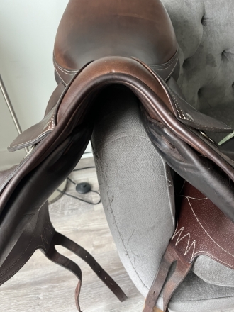 Tack ID: 568694 17 VOLTAIRE ESSENTIAL medium monoflap ump saddle - PhotoID: 153350 - Expires 25-Sep-2024 Days Left: 18