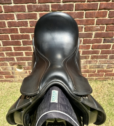 Tack ID: 568704 County Connection 18 M Saddle for Sale - PhotoID: 153364 - Expires 27-Sep-2024 Days Left: 11