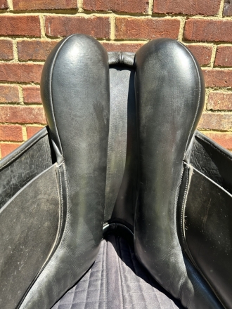 Tack ID: 568704 County Connection 18 M Saddle for Sale - PhotoID: 153365 - Expires 27-Sep-2024 Days Left: 11