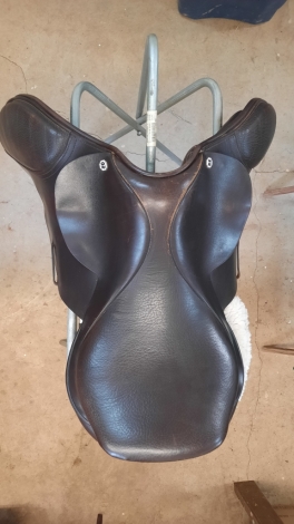 Tack ID: 568714 Cliff Barnsby 18 inch jumping saddle - PhotoID: 153388 - Expires 04-Oct-2024 Days Left: 18