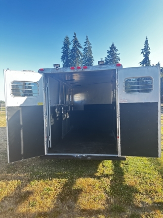 Tack ID: 568804 Sunlite Sundower 3 Horse Trailer - PhotoID: 153519 - Expires 19-Oct-2024 Days Left: 42