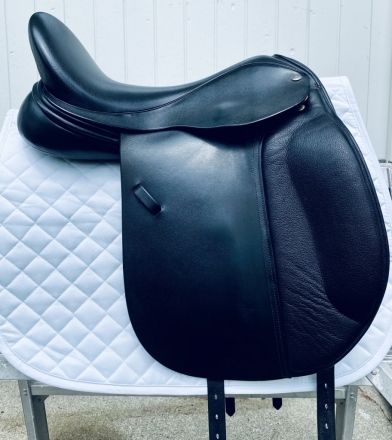 Tack ID: 568857 Frank Baines Omni Dressage 18” - PhotoID: 153731 - Expires 29-Nov-2024 Days Left: 37