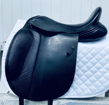 Tack ID: 568857 Frank Baines Omni Dressage 18” - PhotoID: 153732 - Expires 29-Nov-2024 Days Left: 37