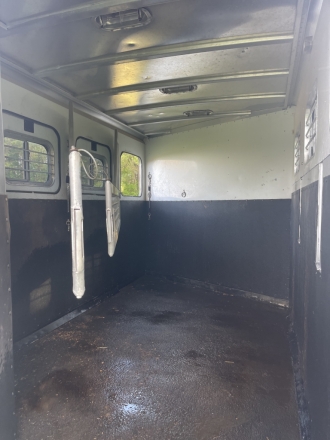 Tack ID: 568950 Featherlite horse trailer - PhotoID: 153724 - Expires 29-Nov-2024 Days Left: 37