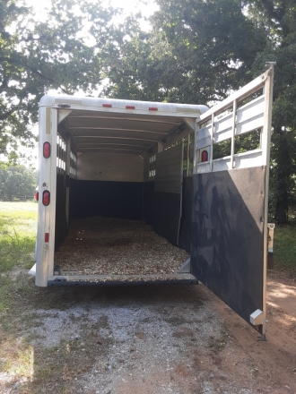 Tack ID: 569007 Hart aluminum two 10 foot with tack room - PhotoID: 153800 - Expires 15-Dec-2024 Days Left: 54