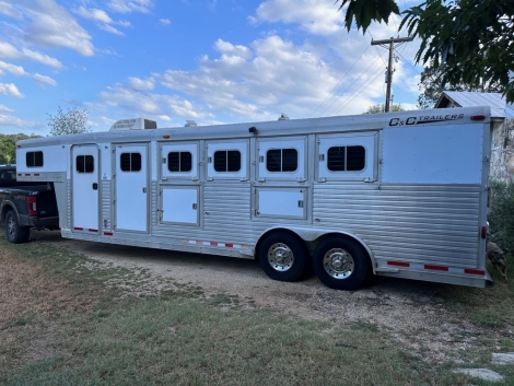 Tack ID: 569015 2004 C&C Custom 4 Horse Trailer with Living Quarters - PhotoID: 153811 - Expires 16-Dec-2024 Days Left: 55