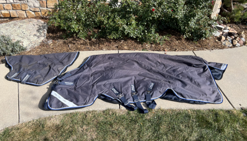 Tack ID: 569167 Winter Turnout Blanket with Neck Cover and Tail Cover - PhotoID: 153995 - Expires 01-Feb-2025 Days Left: 88