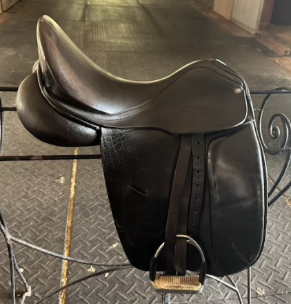 Tack ID: 569169 Black Custom made Saddle - PhotoID: 153999 - Expires 01-Feb-2025 Days Left: 76