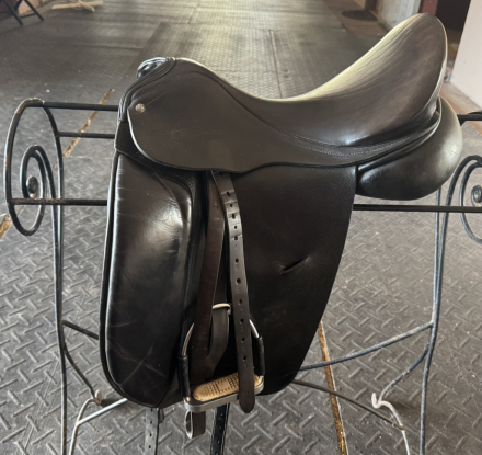 Tack ID: 569169 Black Custom made Saddle - PhotoID: 154001 - Expires 01-Feb-2025 Days Left: 76