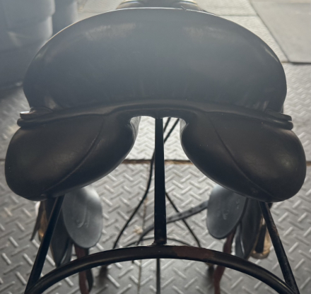 Tack ID: 569169 Black Custom made Saddle - PhotoID: 154002 - Expires 01-Feb-2025 Days Left: 76