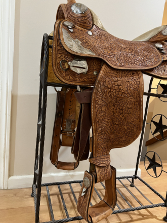 Tack ID: 569188 Gorgeous Custom Chavez Show Saddle - PhotoID: 154027 - Expires 09-Feb-2025 Days Left: 84