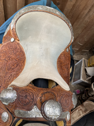 Tack ID: 569199 Gorgeous Reinsman Show Saddle 16” SQH - PhotoID: 154033 - Expires 11-Feb-2025 Days Left: 86