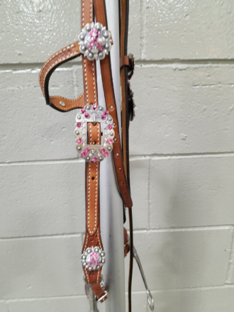 Tack ID: 569219 16 Showman Breast Cancer Saddle, bridle and breastcollar - PhotoID: 154059 - Expires 22-Feb-2025 Days Left: 63