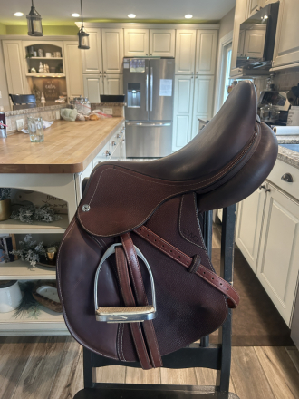 Tack ID: 569248 CWD Semi deep seat saddle - PhotoID: 154100 - Expires 08-Mar-2025 Days Left: 80